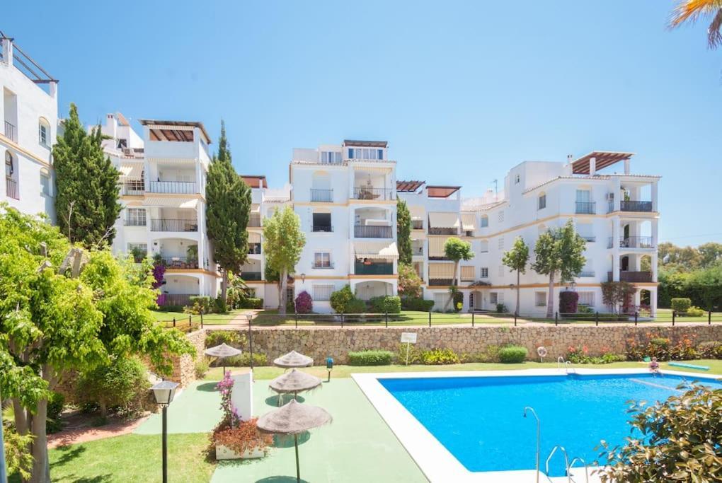 Apartamento Con Piscina Cerca Del Golf En Atalaya - Atalaya Del Golf 31 Estepona Exteriér fotografie